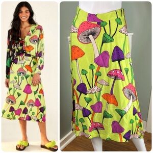 Farm Rio Mushroom waist 26” xs Print Midi Satin Skirt